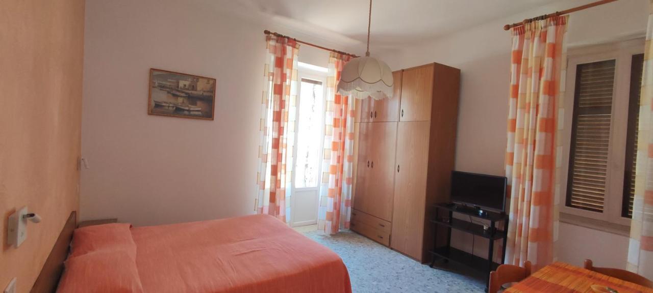 Chiaia Apartments Понца Экстерьер фото