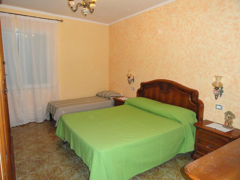 Chiaia Apartments Понца Номер фото